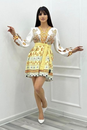 Jennyfer Garment Sarı Atlas Kumaş Elbise – Enerjik ve Işıltılı Bir Tarz