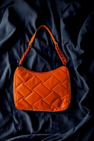 Rahatlık Ve Şıklığın Buluştuğu Bayan Omuz Çantaları Turuncu Zincirli