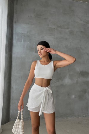 Signora Rosso Beyaz Bağlama Detaylı Şort – Zarafetin ve Konforun Kusursuz Dengesi