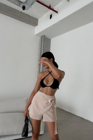 Signora Rosso Pudra Şort – Feminenlik ve Konforun Dansı