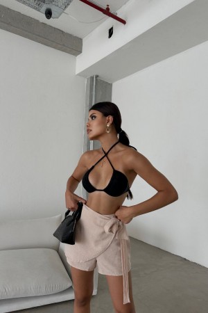 Signora Rosso Pudra Şort – Feminenlik ve Konforun Dansı