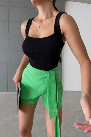 Signora Rosso Yeşil Şort – Doğal Şıklığın Modern Hali